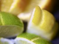 A citromos-mézes tea elkészítése